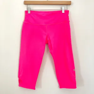 Lululemon Hot Pink Super Crop with Ruching - Size 6 (15” Inseam)