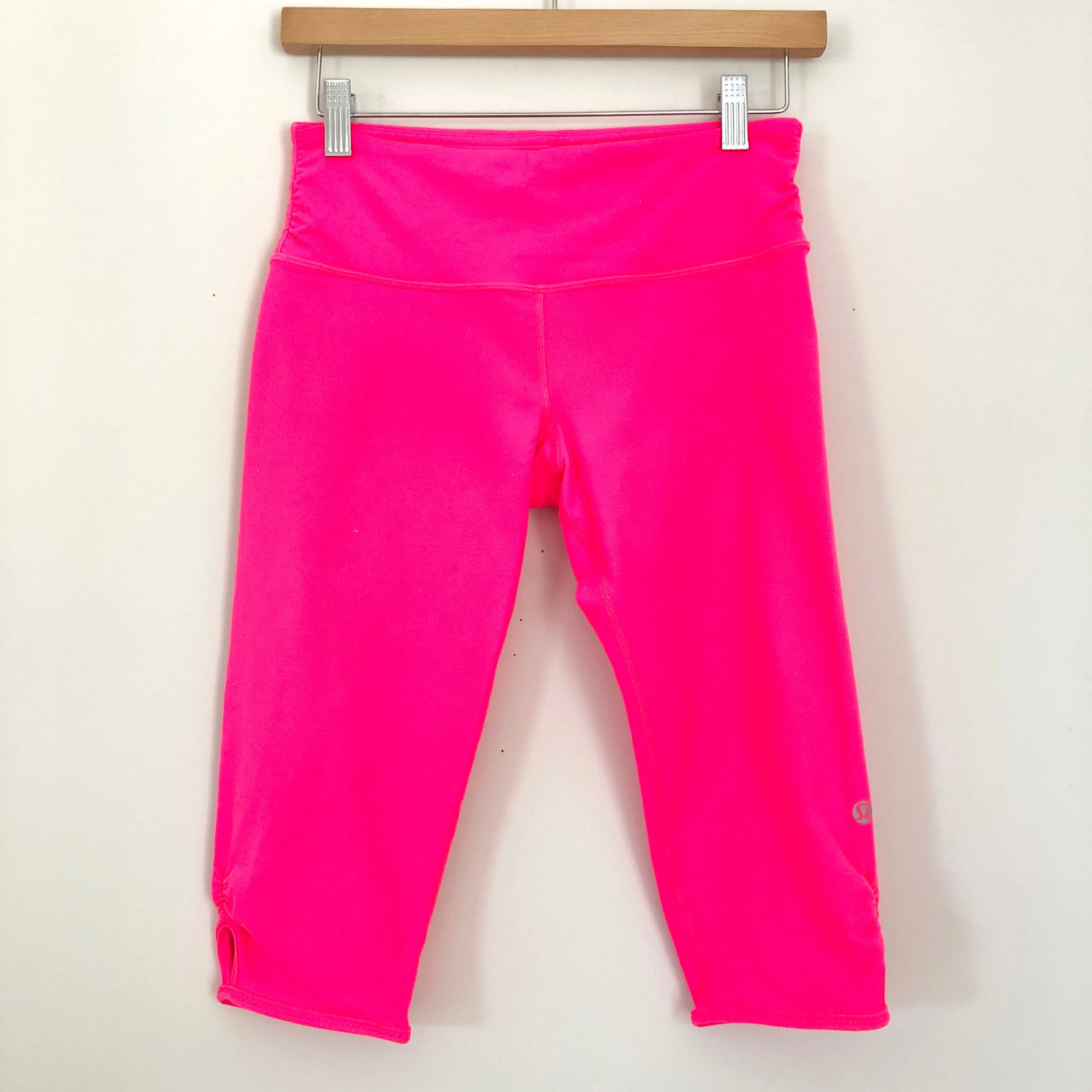 Lululemon Hot Pink Super Crop with Ruching - Size 6 (15” Inseam)