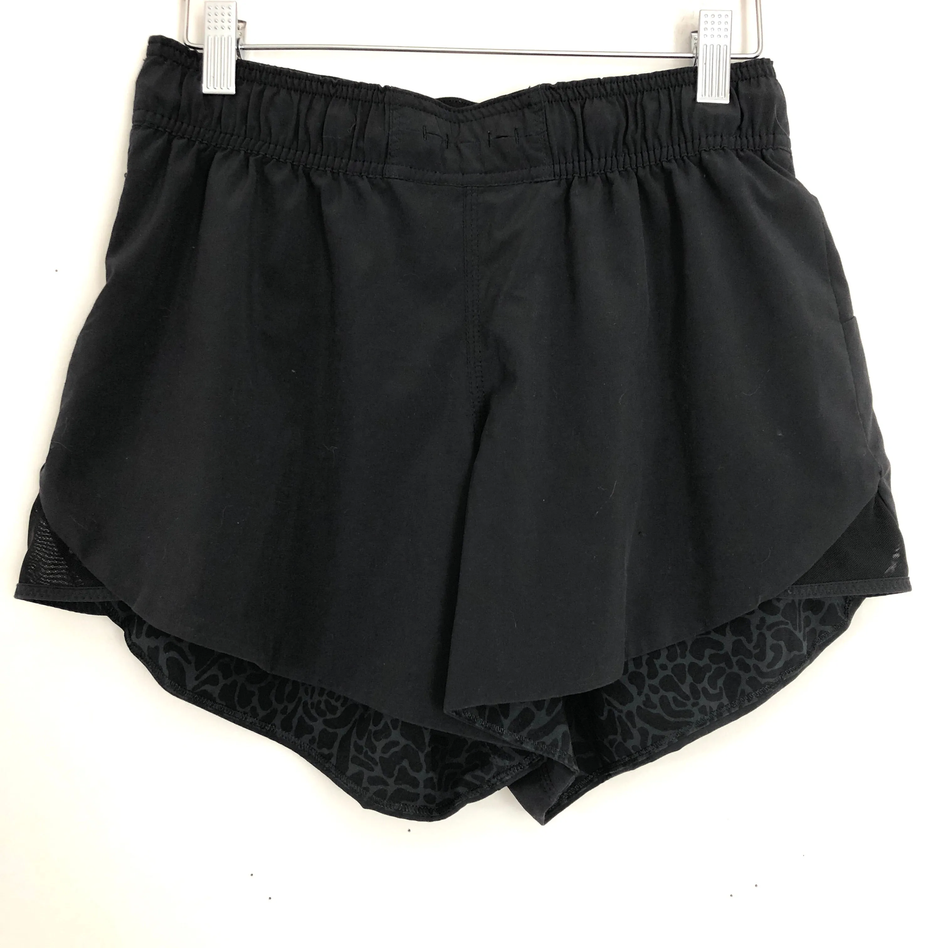 Lululemon REVERSIBLE Drawstring Shorts- Size 6