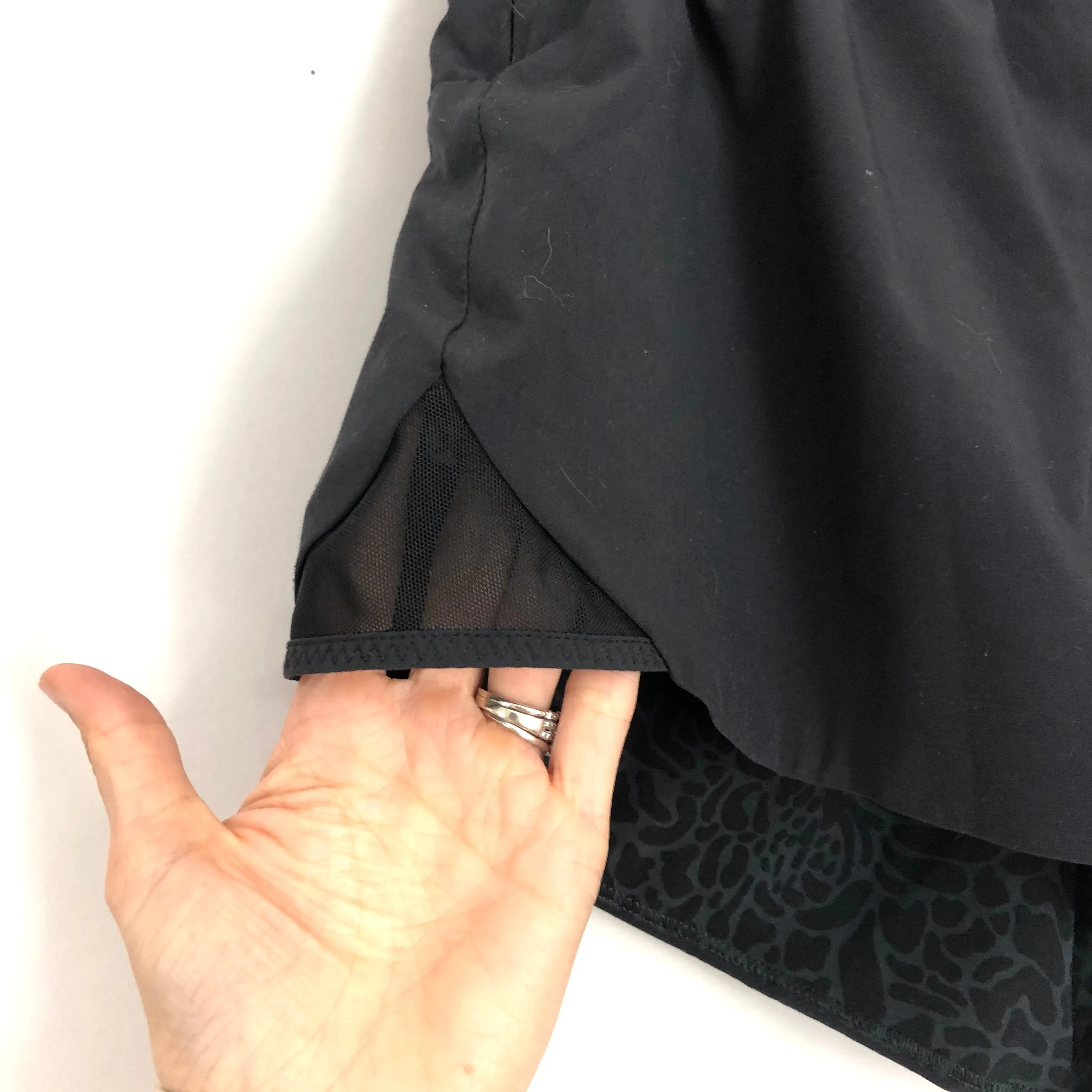 Lululemon REVERSIBLE Drawstring Shorts- Size 6