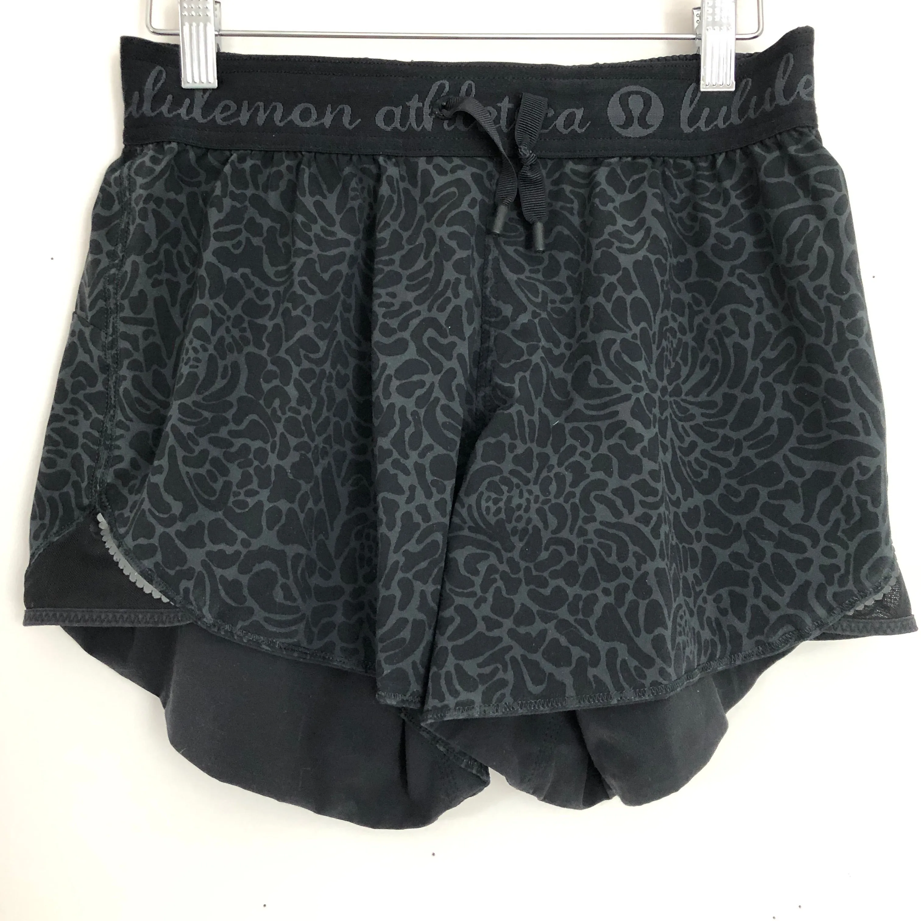 Lululemon REVERSIBLE Drawstring Shorts- Size 6