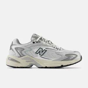 New Balance - 725V1 White with Metallic Silver and Slate Grey ML725CD