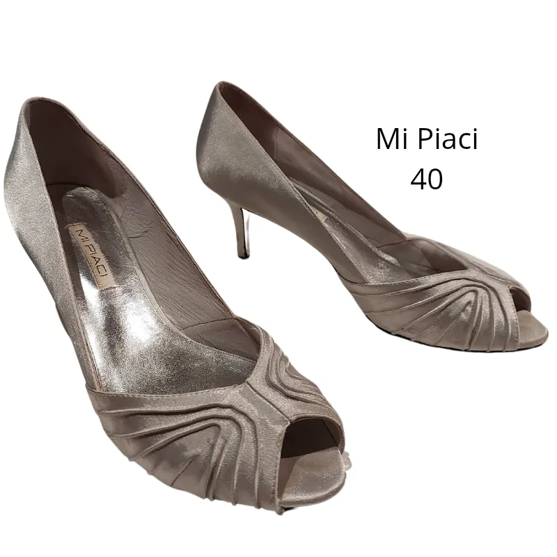 Size 9 footwear